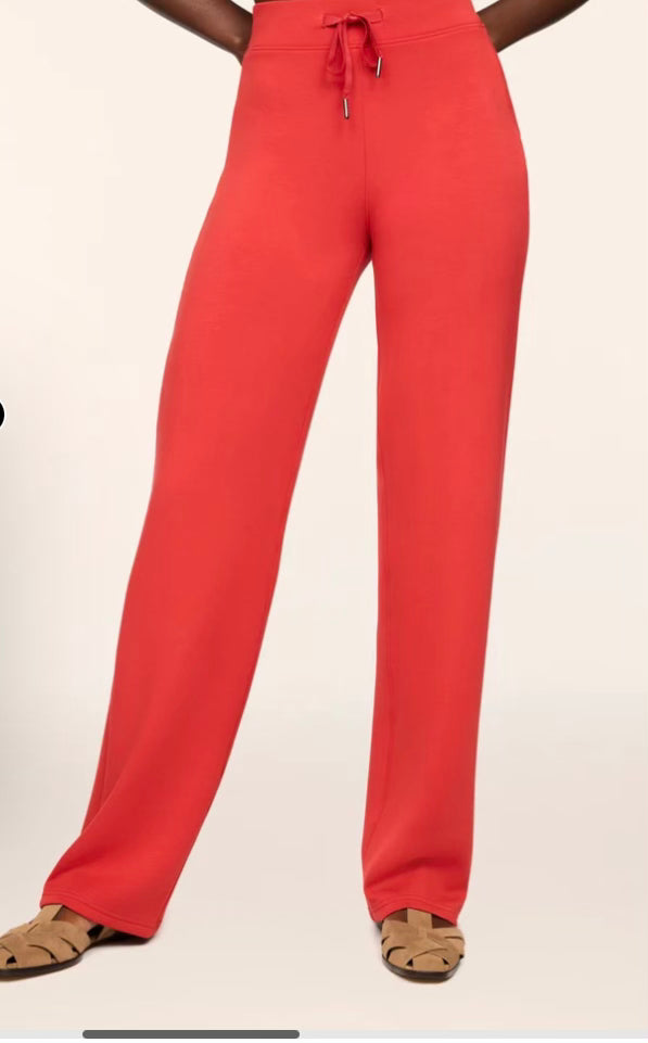 Airessentials Straight Leg Pant